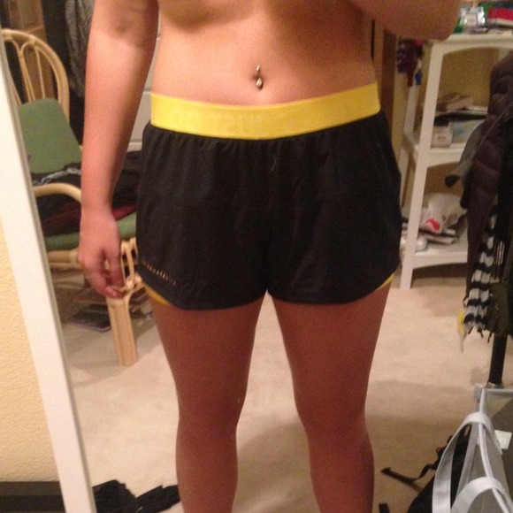 Nike Dri-Fit Livestrong short