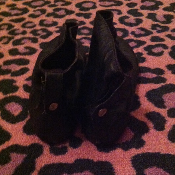 boots - Picture 3 of 4