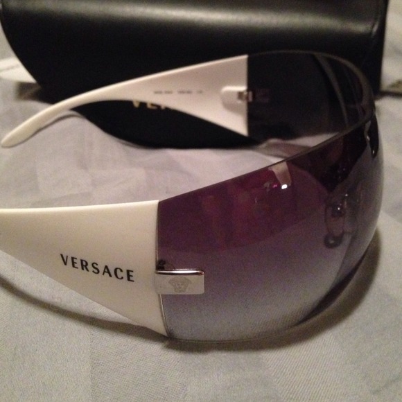 Versace sunglasses - Picture 2 of 4
