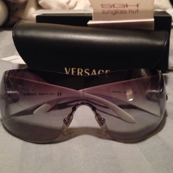Versace sunglasses - Picture 3 of 4