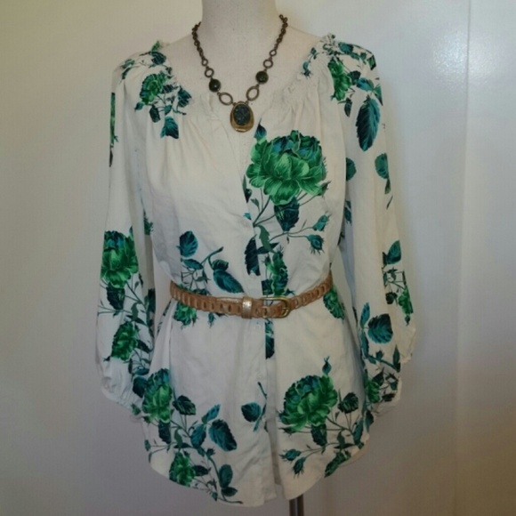 🔴Floral Print Button-up Blouse!💐🌹