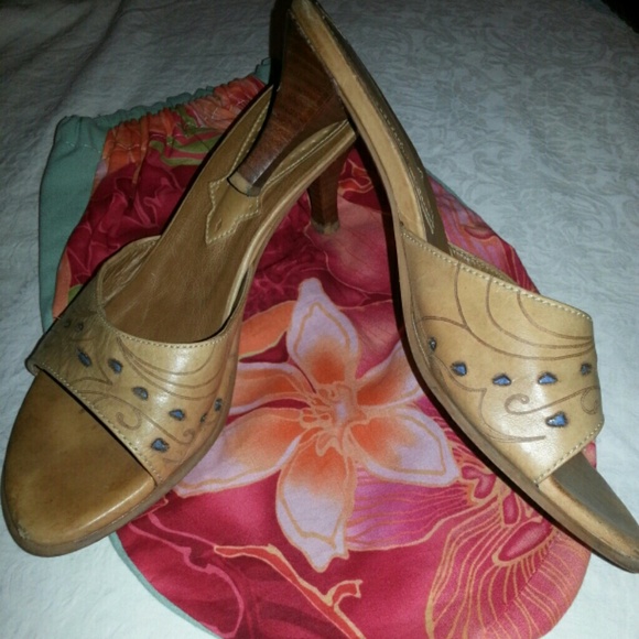 *SOLD*      PAZZO of Brazil "INDIGO" leather heels