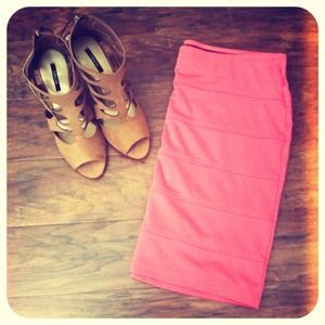 Pretty In Pink | Hot pink bandage skirt💕
