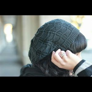 2 Knit Beanie/hats Black & Grey