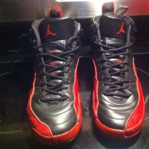 Size 6 Jordan's black and red