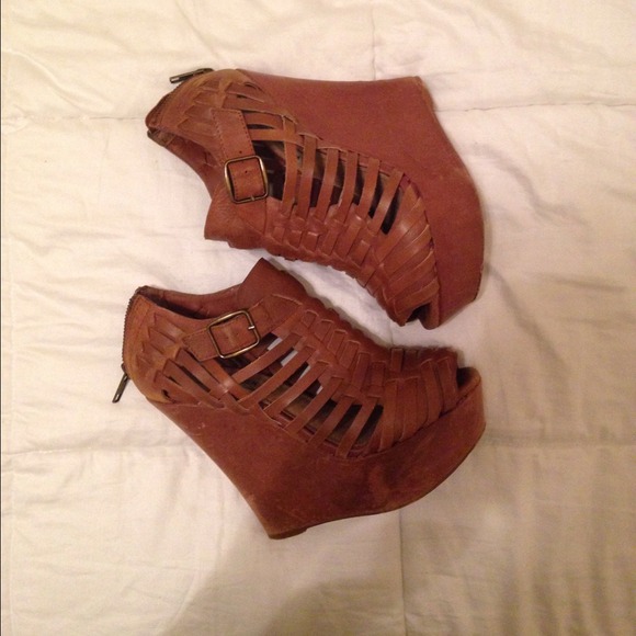 Steve Madden Cute Brown Wedges! Few Scractches!
