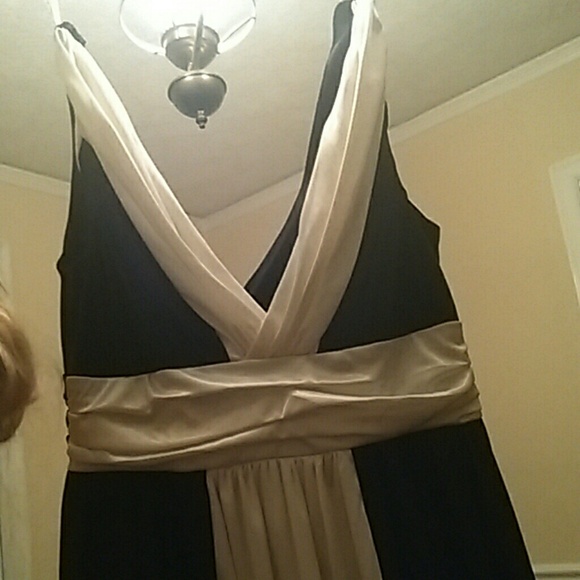 Marilyn Monroe black and white dress - Picture 2 of 3