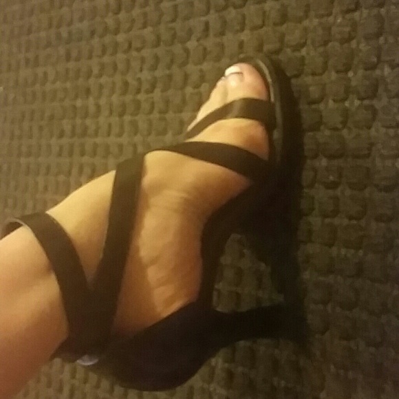 Kenneth Cole strappy sandals