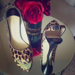Ivanka Trump Cheetah Print pumps (7.5)