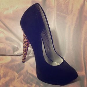 5 inch black with cheetah print pumps