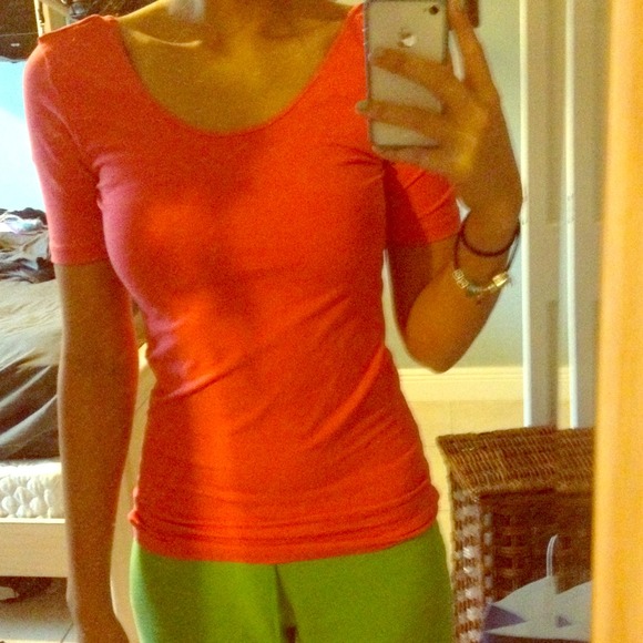 Bright pink quarter sleeve scooped neck tee