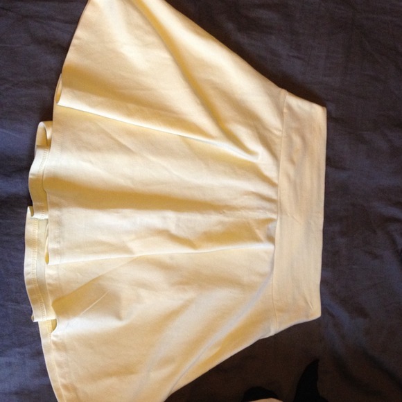 Summer yellow skirt - Picture 3 of 3