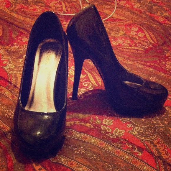 I am selling it, because I only wore it 1 time.