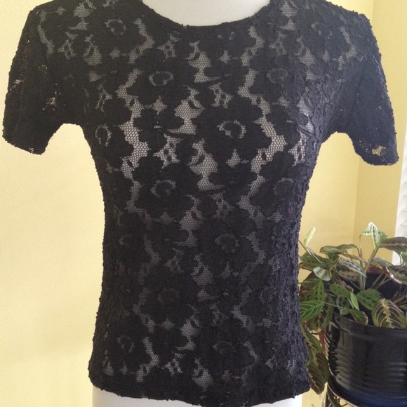 Beautiful black lace top - Picture 1 of 3