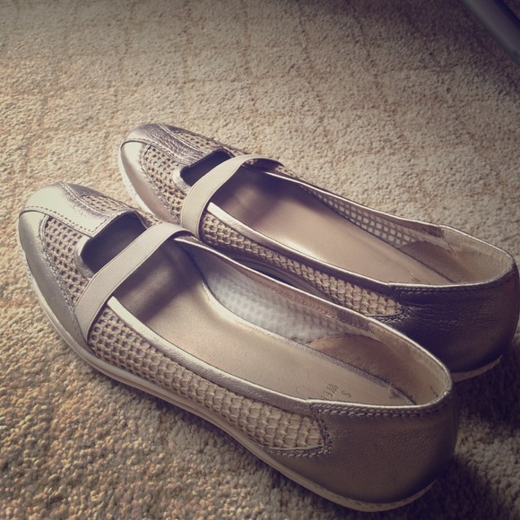 Stuart Weitzman flats