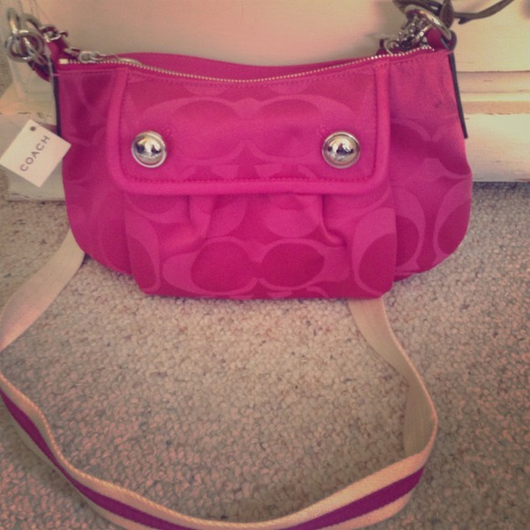Hot pink brand new coach bag🎉