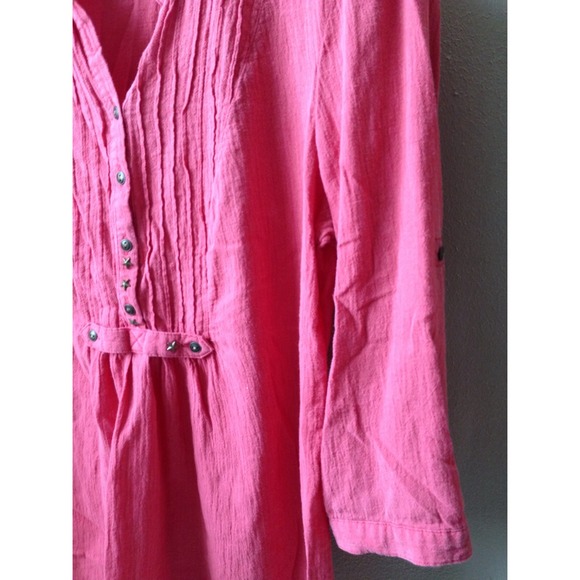 🚫SOLD🚫 Pink Half Sleeve Shirt - Picture 2 of 4