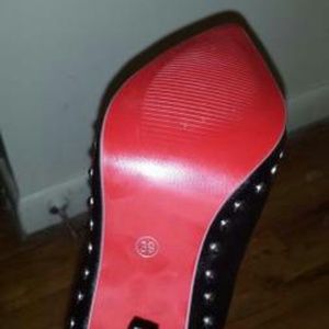 Red bottom heels size US 8.5 EUR 39