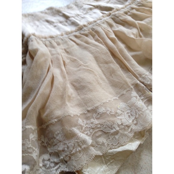 🚫SOLD🚫 Tan Lace Skirt - Picture 4 of 4