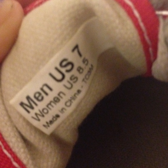 Red vans - Picture 2 of 4