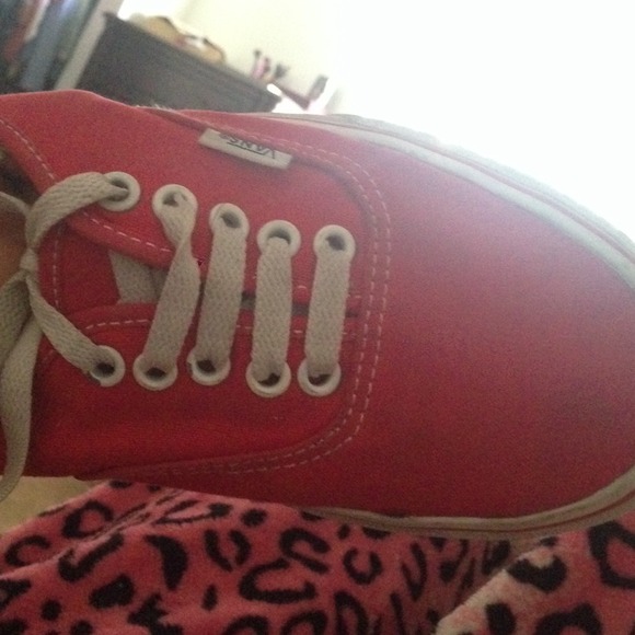 Red vans - Picture 3 of 4
