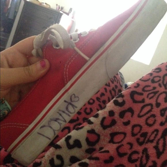 Red vans - Picture 4 of 4