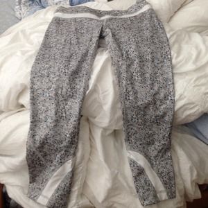 Lulu lemon run inspire crop II