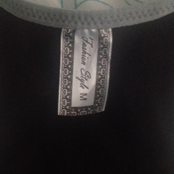 Black and gray push up sports bra - Picture 2 of 4