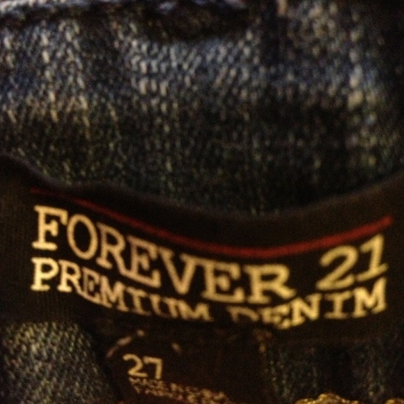 Denim shorts with belt. Forever 21 - Picture 3 of 3