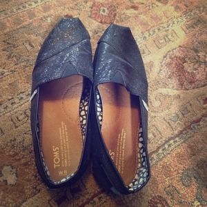 Brand new Toms only worn twice !