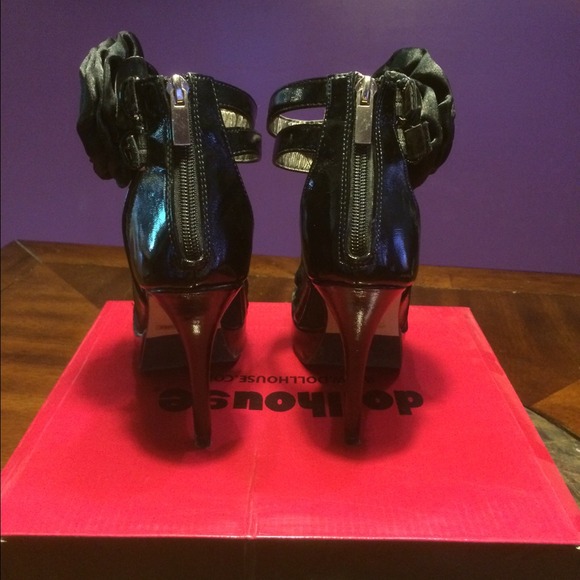 2/$70 🎉 Dollhouse Folly platform booties - Picture 3 of 4