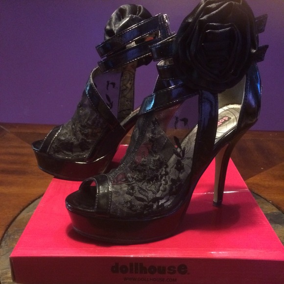 2/$70 🎉 Dollhouse Folly platform booties - Picture 4 of 4