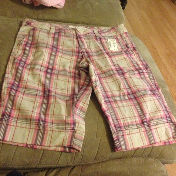 Aeropostale Bermuda 3/4  New