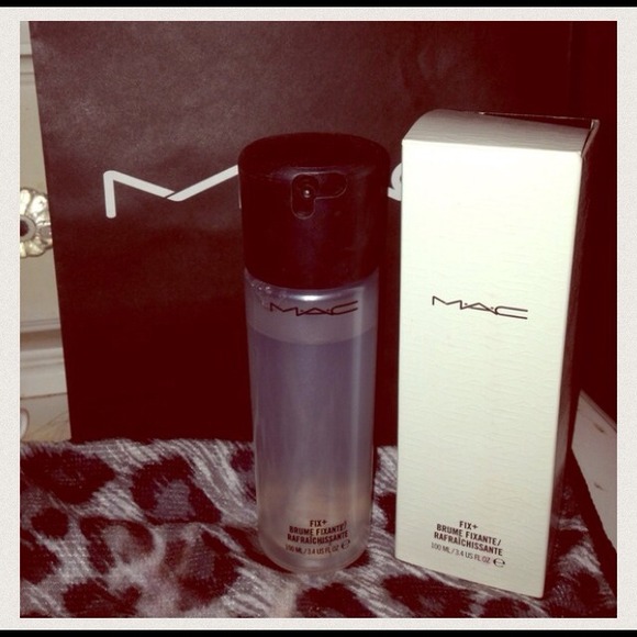 🌟PRICE LOWERED🌟mac fix plus +