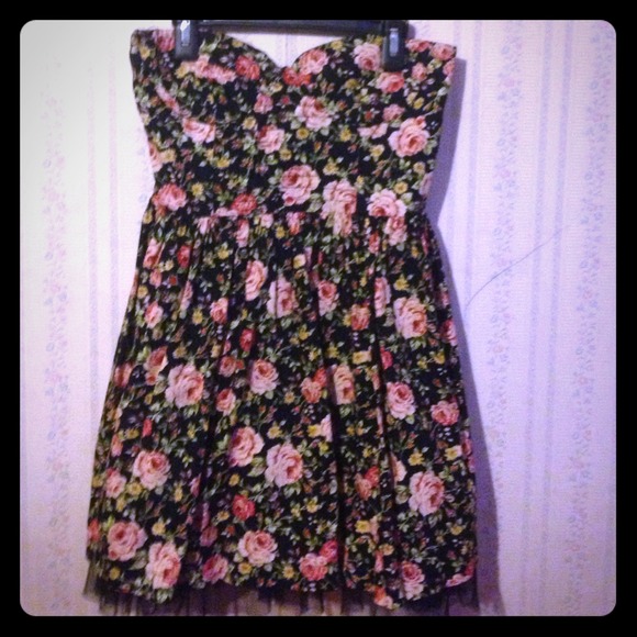 Floral strapless dress