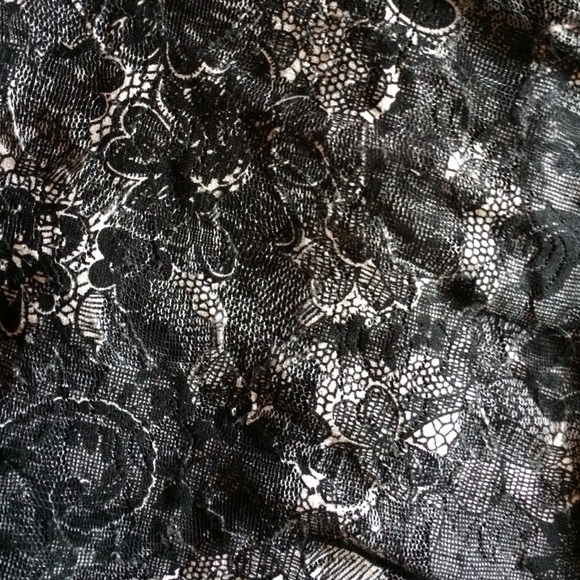 ✨Black & White Patterned Skirt✨ - Picture 2 of 4