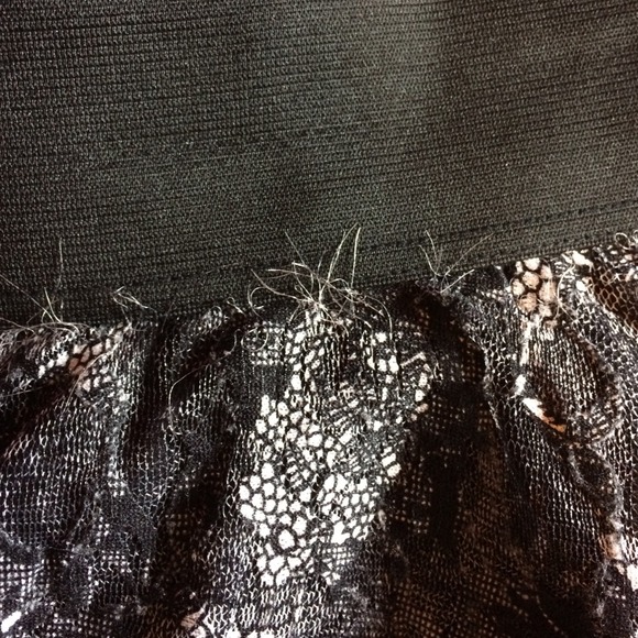 ✨Black & White Patterned Skirt✨ - Picture 4 of 4