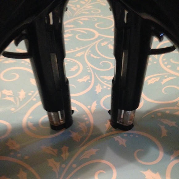 Gun Trigger High Heels - Picture 2 of 4