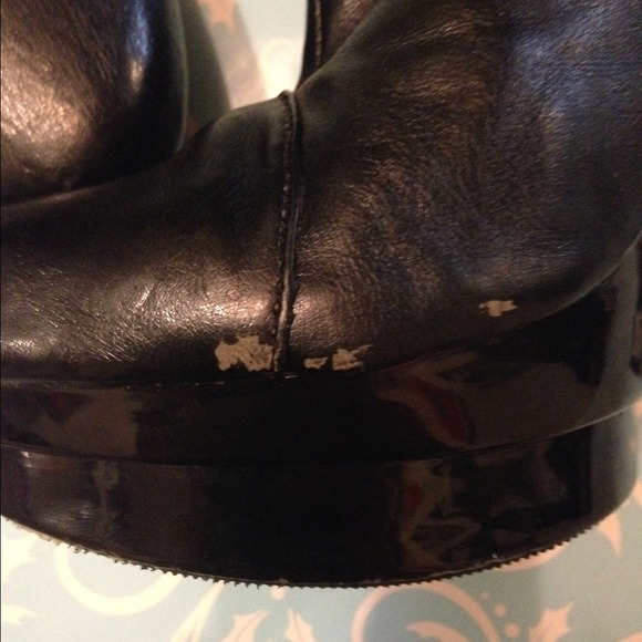 Gun Trigger High Heels - Picture 3 of 4