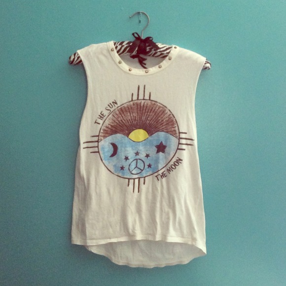 PacSun Tops - "The Sun The Moon" printed white shirt