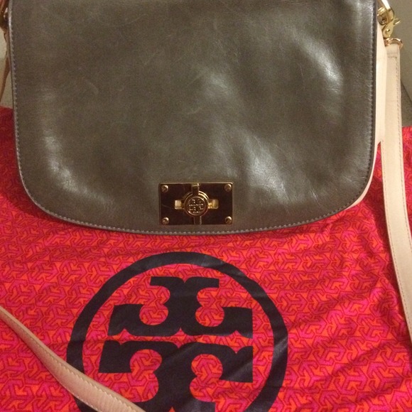 100 percent original Tory Burch messenger bag.