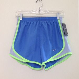 ⭐️HOST PICK⭐️Nike tempo running shorts🏃