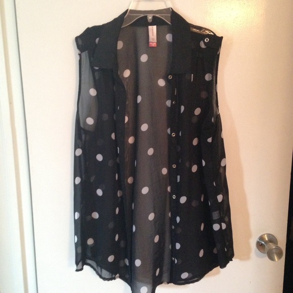 Super cute black with white polka dot top!