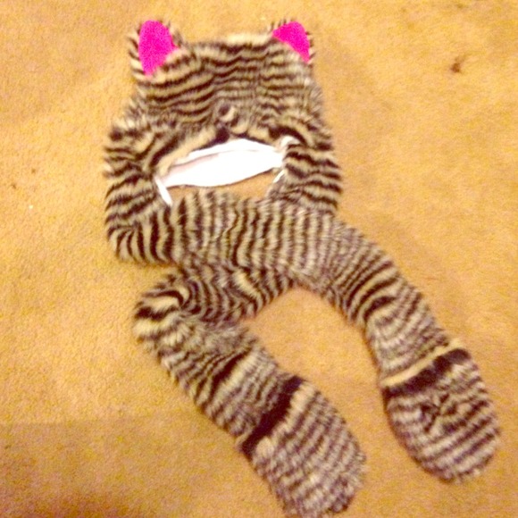 Cat hat with mittens (Hot Topic)