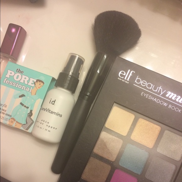 Great makeup bundle😍