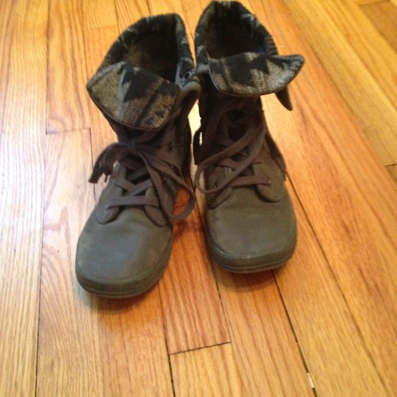 Convertible gray boots!