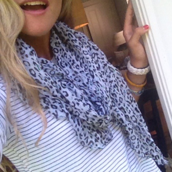 Cheetah Print Scarf - Picture 1 of 2