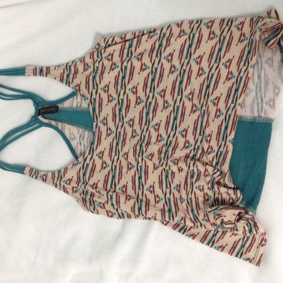 Crop top with cool pattern - Picture 1 of 3