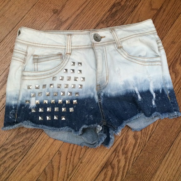 Shorts with studs and runs small - Picture 1 of 2