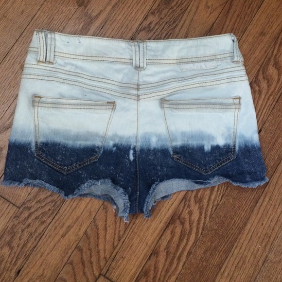 Shorts with studs and runs small - Picture 2 of 2